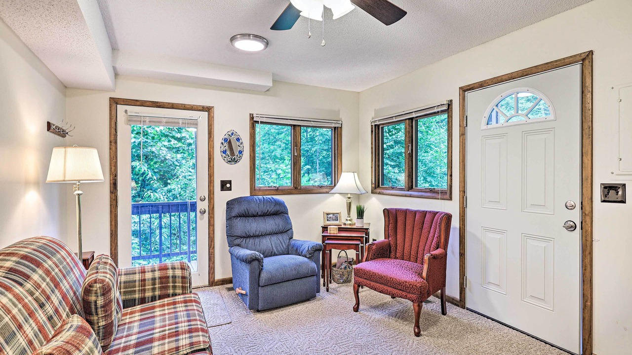 Photo of Livingroom in Roan Mountain
