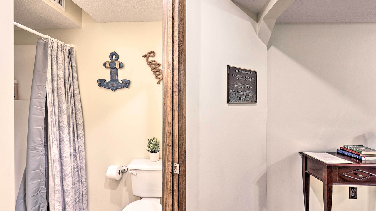 Photo of Bathroom in Roan Mountain