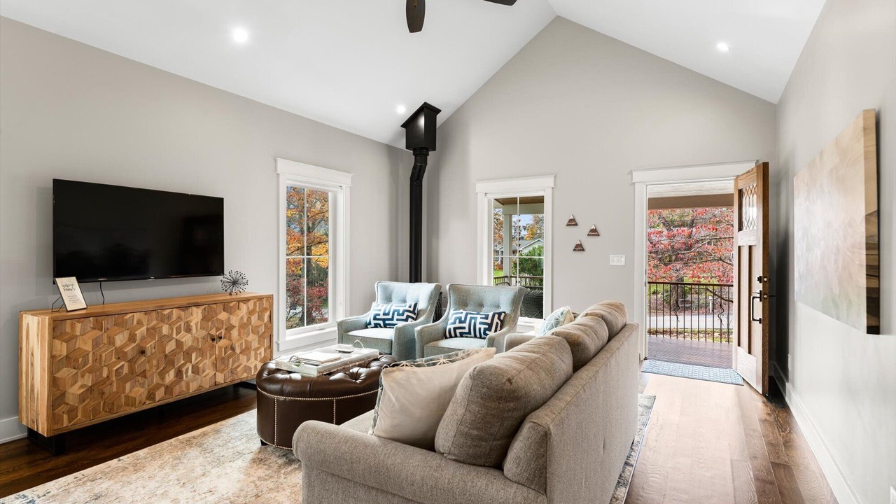 Photo of Livingroom in Black Mountain