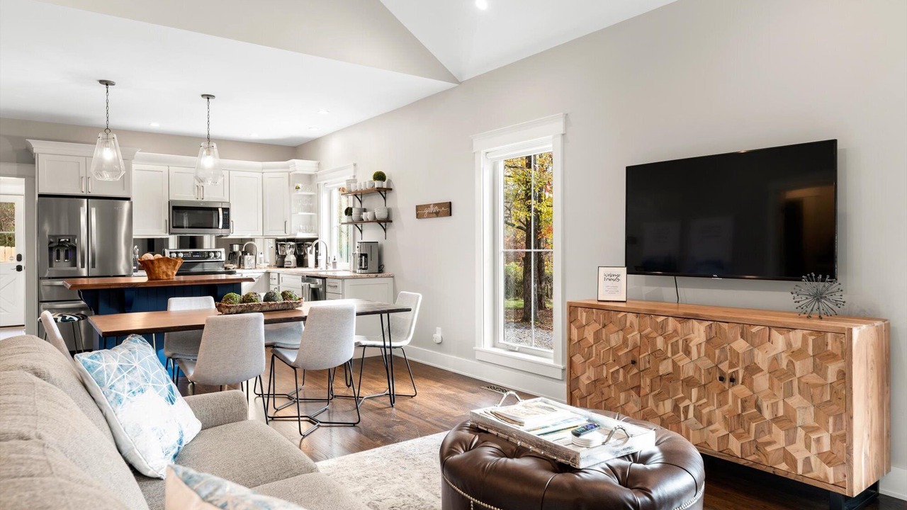 Photo of Livingroom in Black Mountain