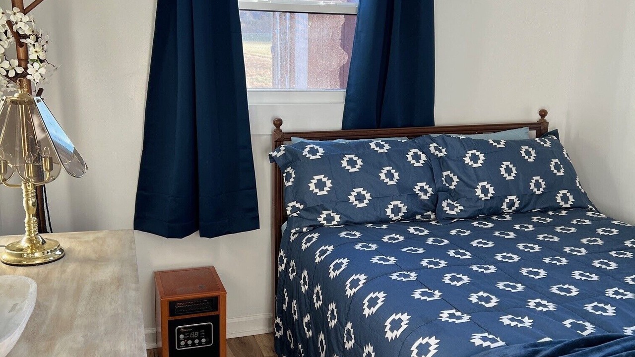 Photo of Bedroom in Barnardsville