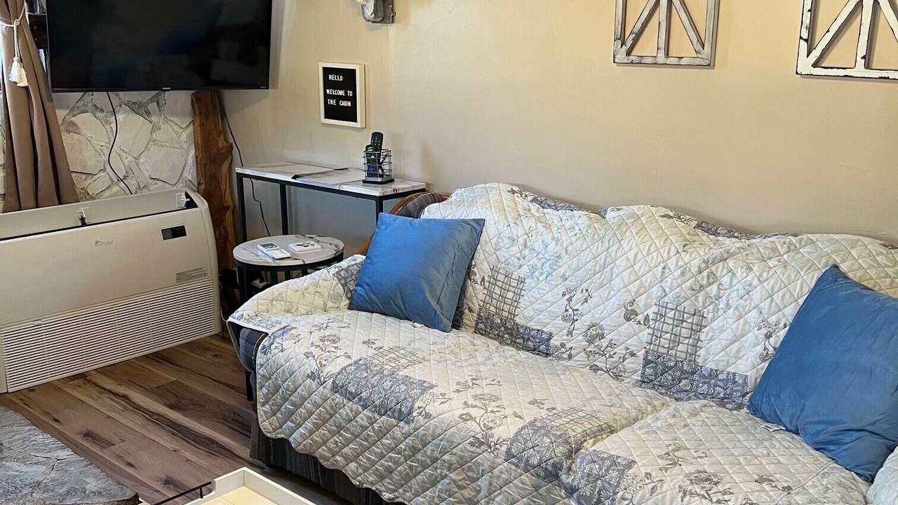 Photo of Livingroom in Barnardsville