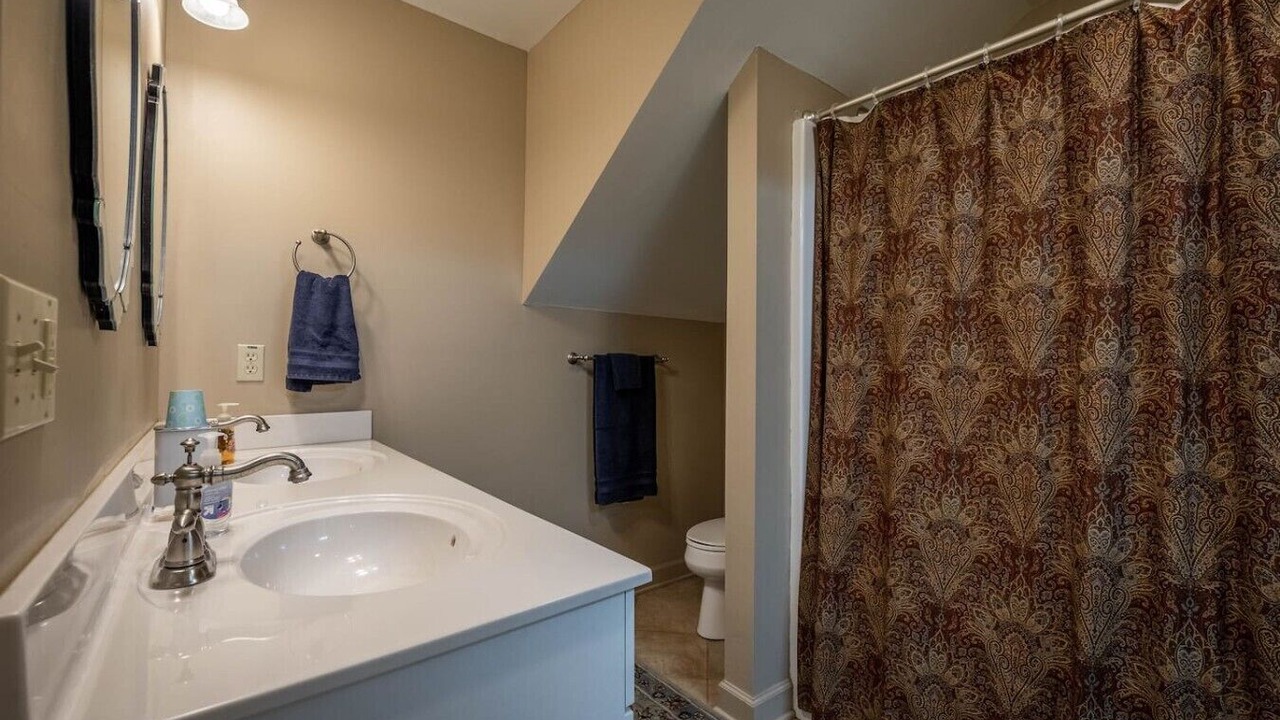 Photo of Bathroom in Nebo