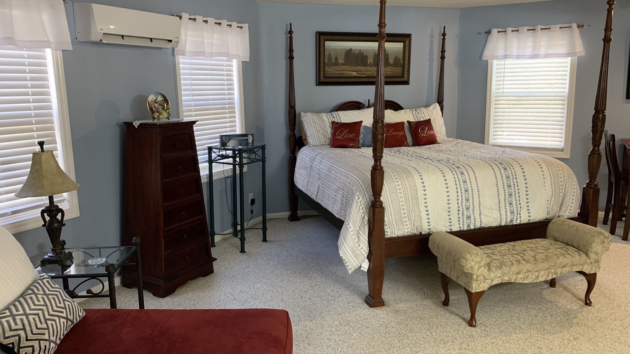 Photo of Bedroom in Roan Mountain