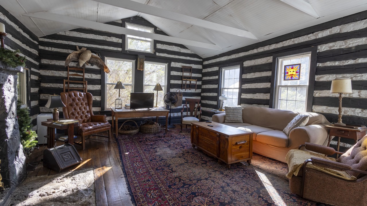 Photo of Livingroom in Lexington