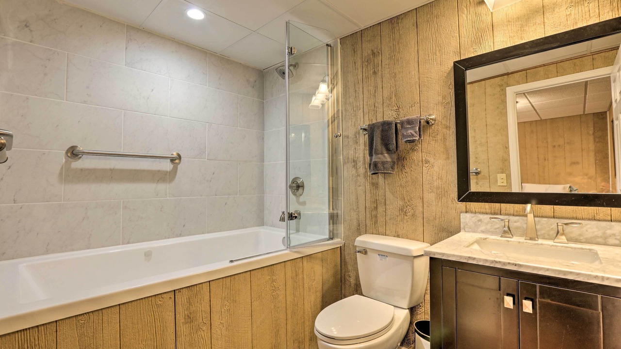 Photo of Bathroom in Chaplin