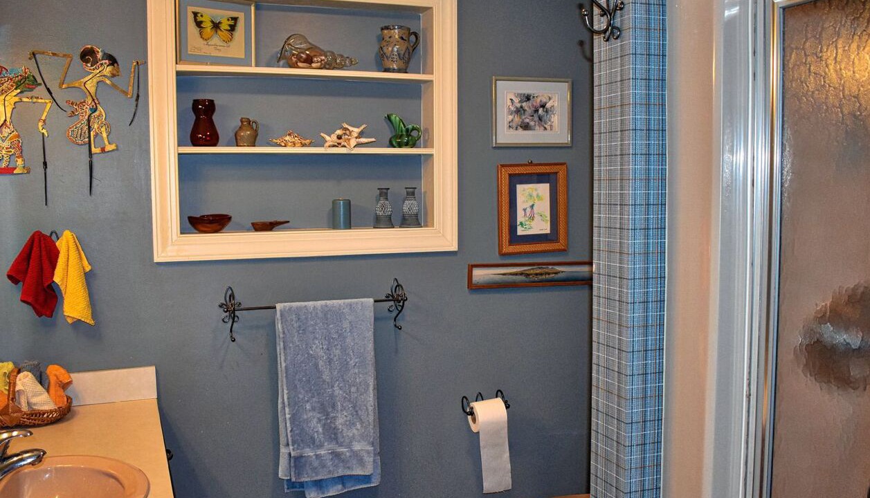 Photo of Bathroom in Newland