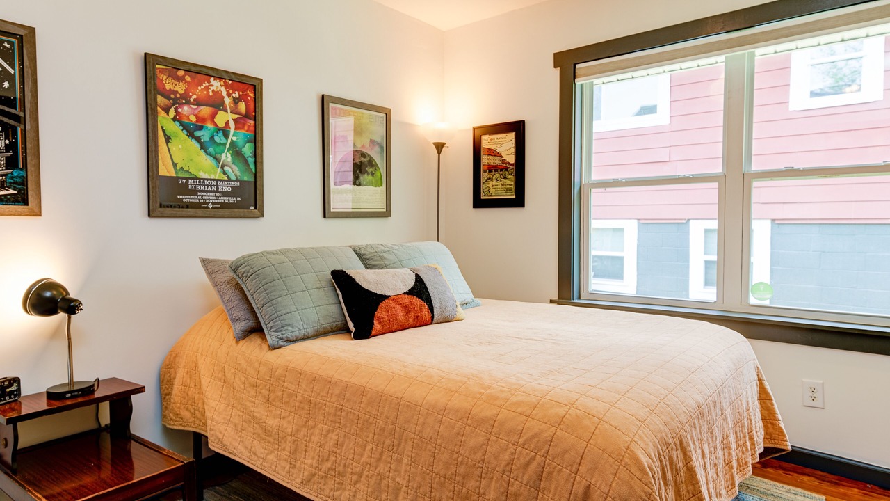 Photo of Bedroom in Woodfin