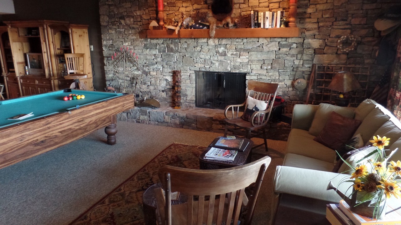 Photo of Livingroom in Roan Mountain