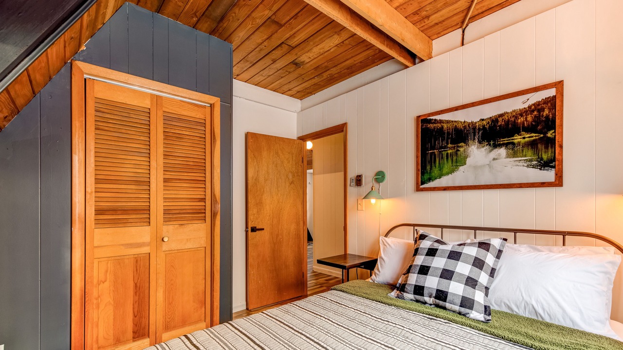 Photo of Bedroom in Sky Valley