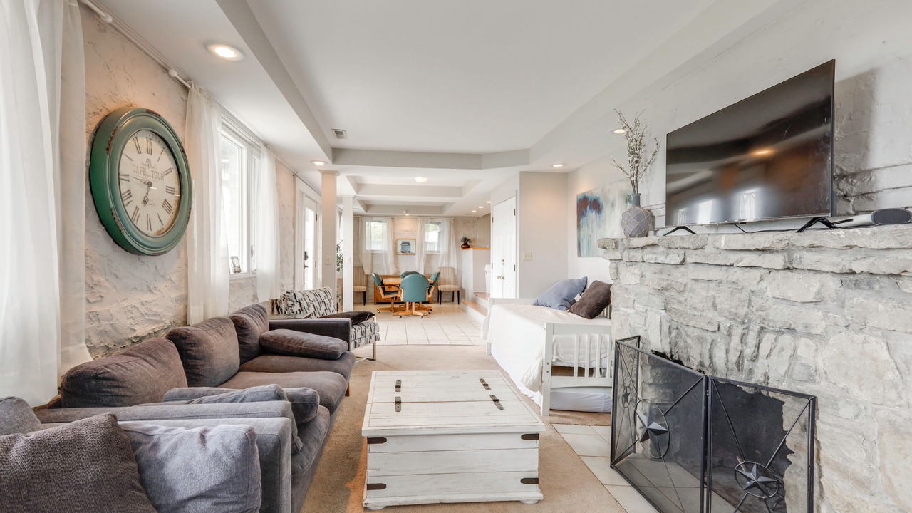 Photo of Livingroom in East Walnut HIlls