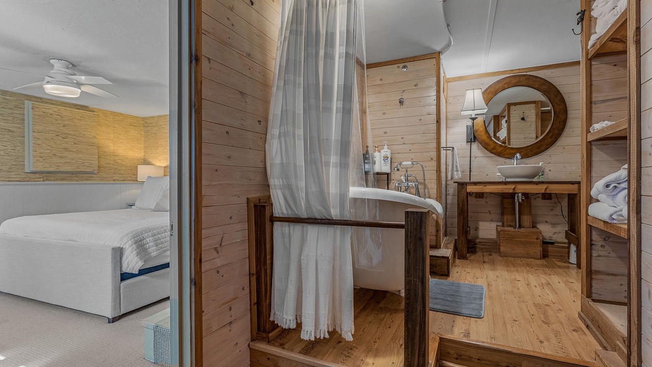 Photo of Bedroom in Mirror Lake