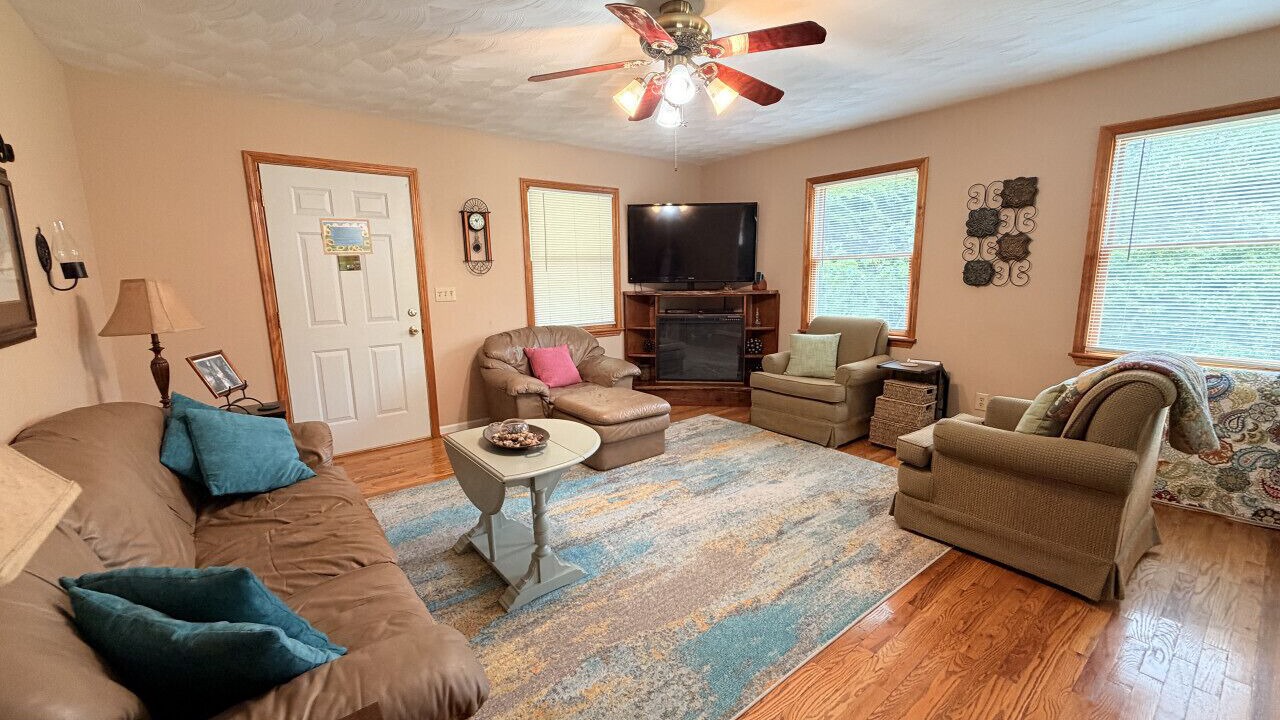 Photo of Livingroom in Rogers