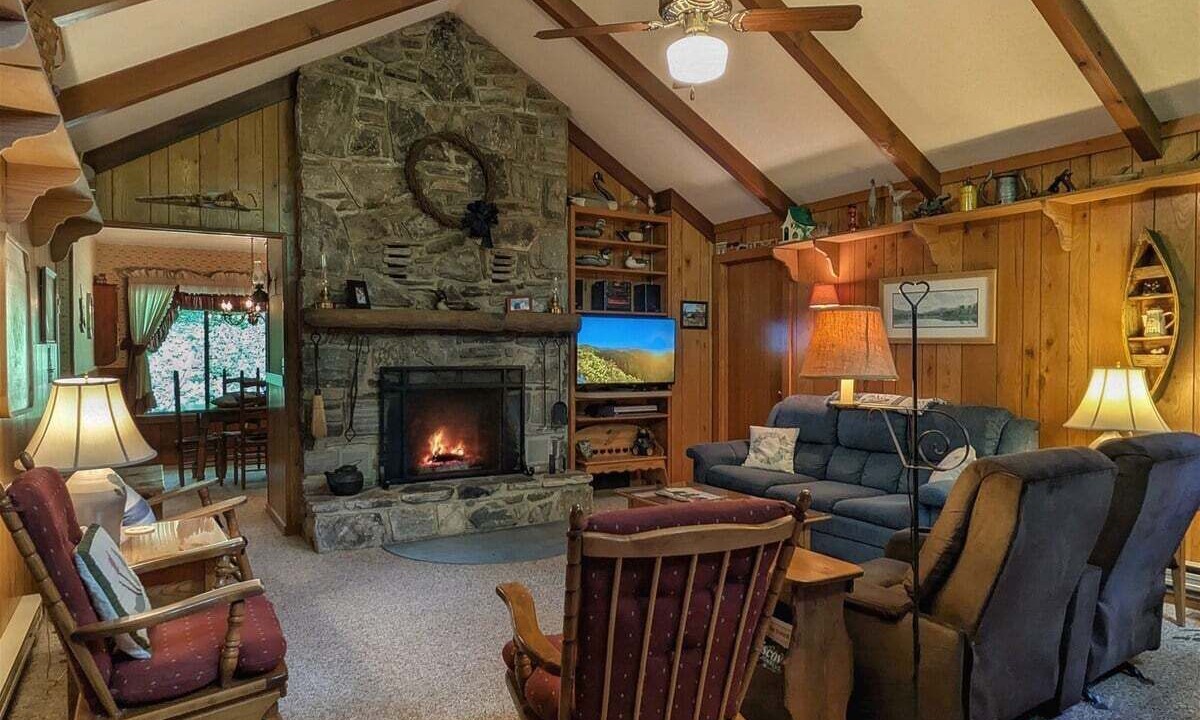 Photo of Livingroom in Lake Junaluska
