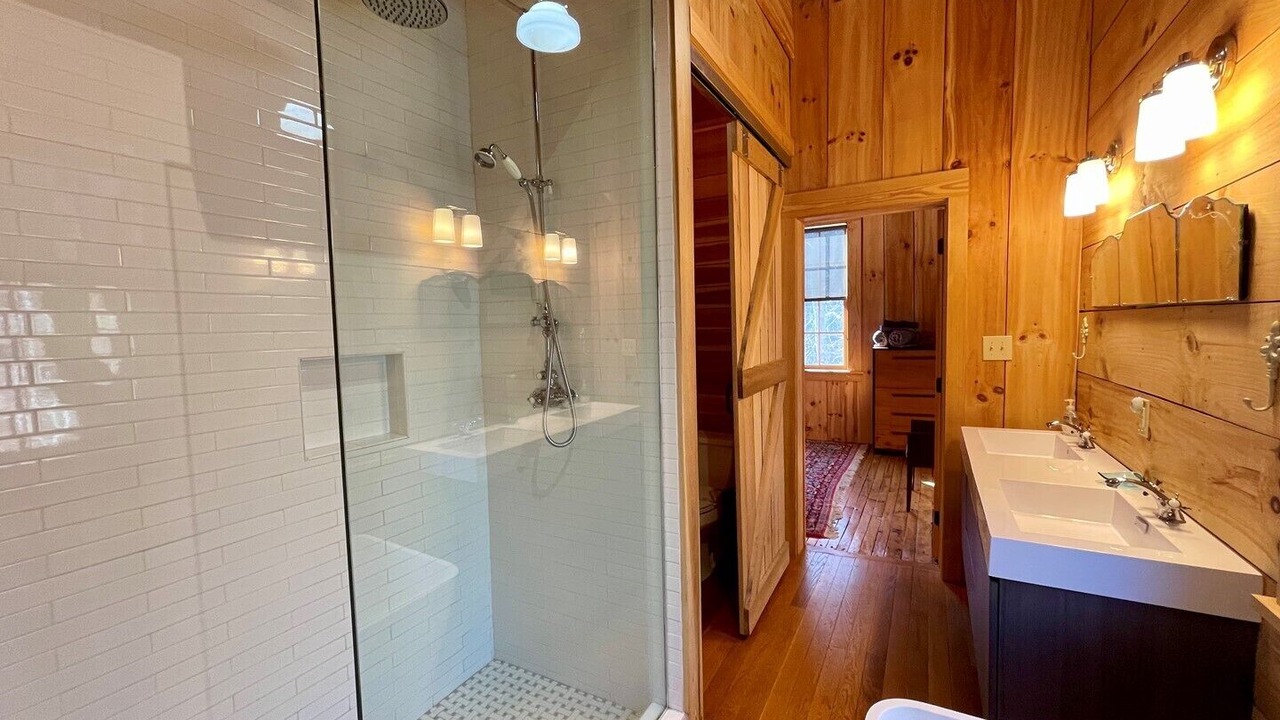 Photo of Bathroom in Lansing