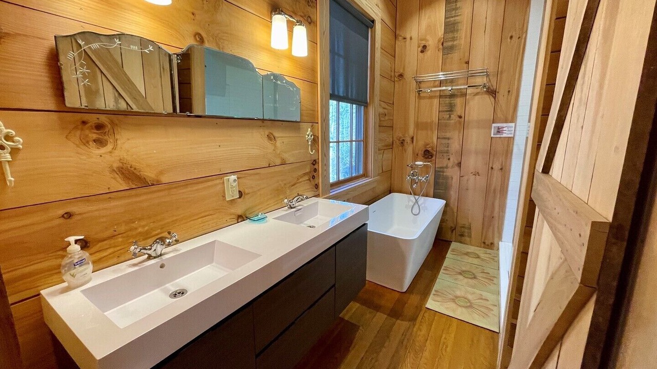 Photo of Bathroom in Lansing