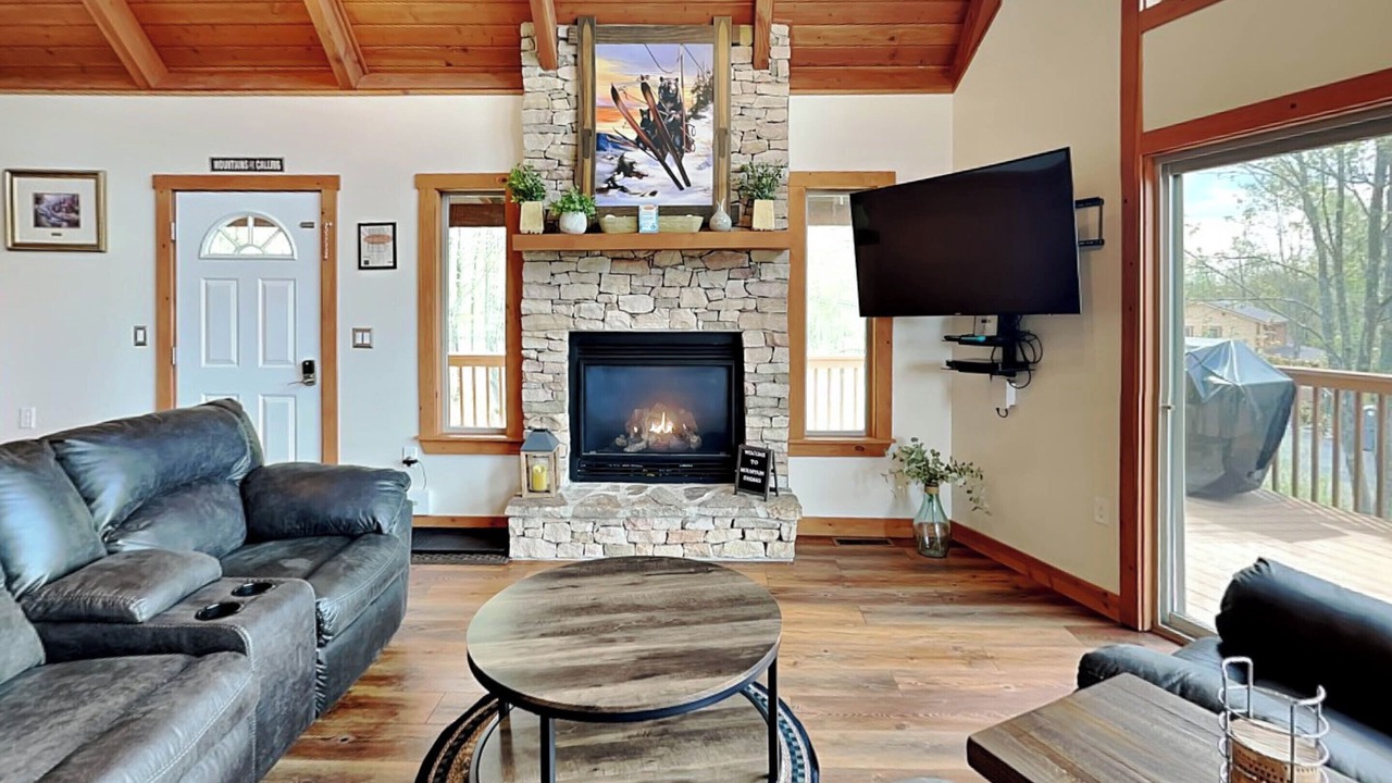 Photo of Livingroom in McHenry