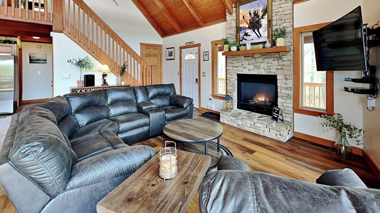 Photo of Livingroom in McHenry