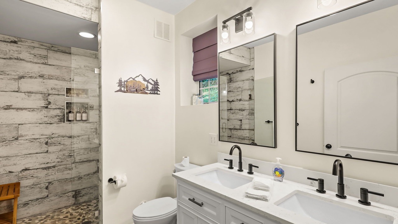 Photo of Bathroom in Blowing Rock
