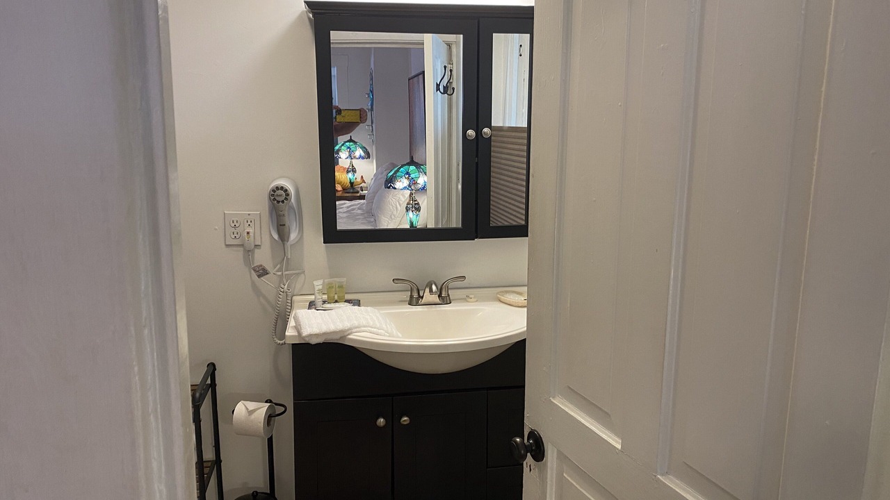 Photo of Bathroom in Grove Park- Sunset