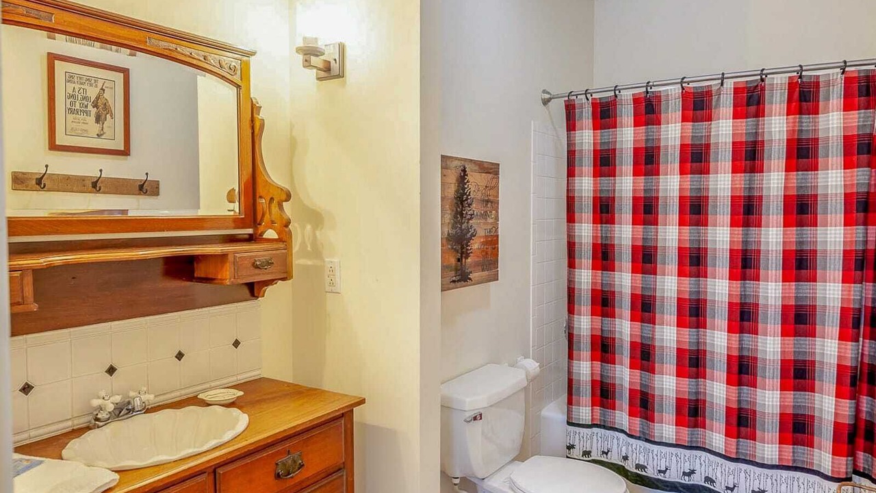 Photo of Bathroom in Seven Devils