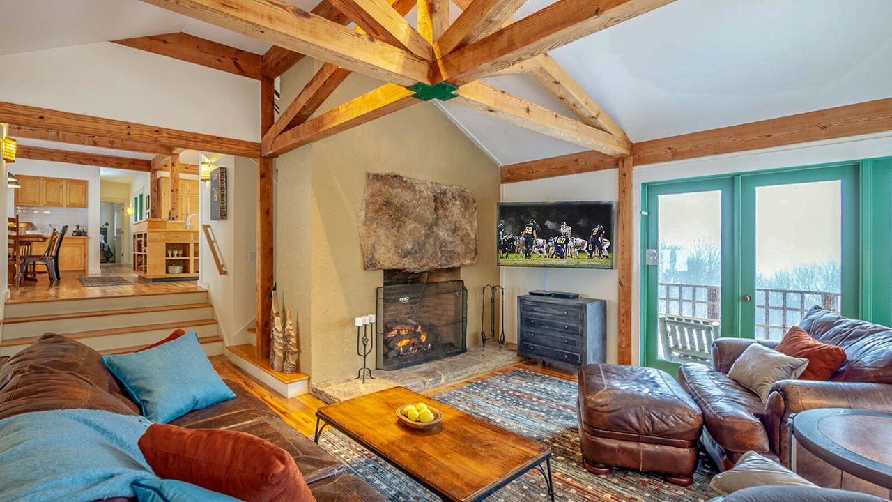 Photo of Livingroom in Seven Devils