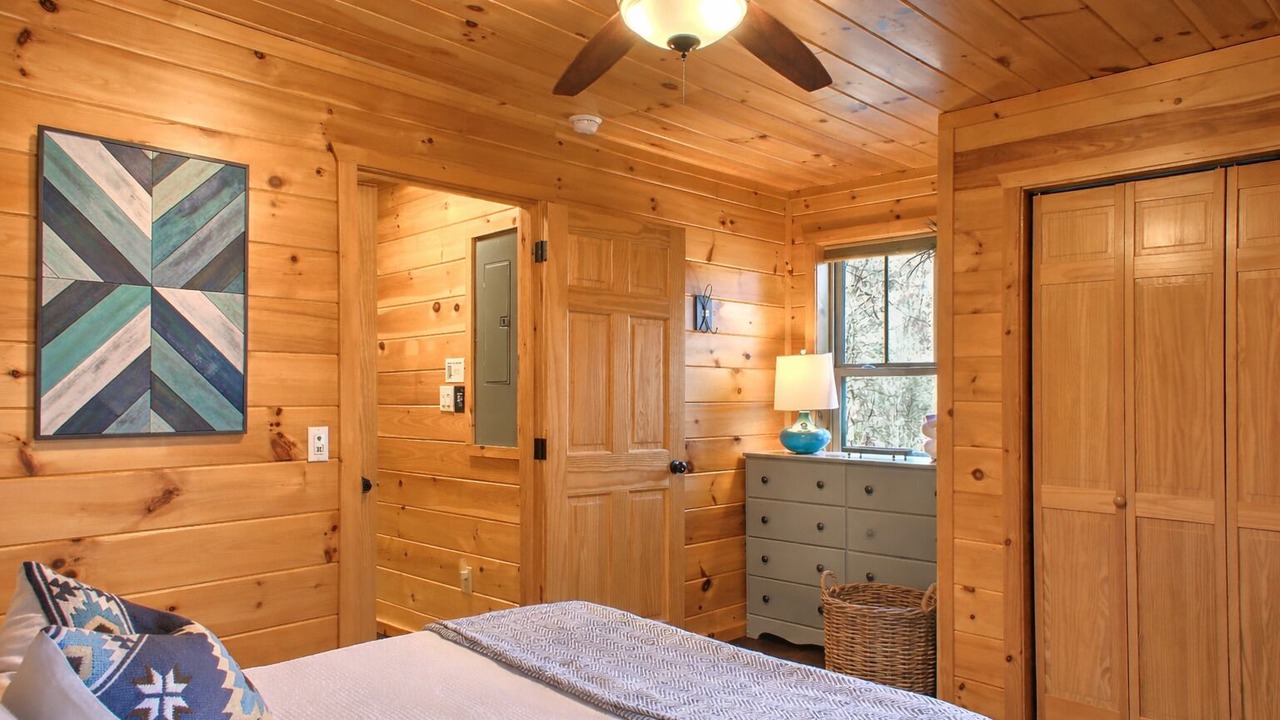 Photo of Bedroom in Saluda
