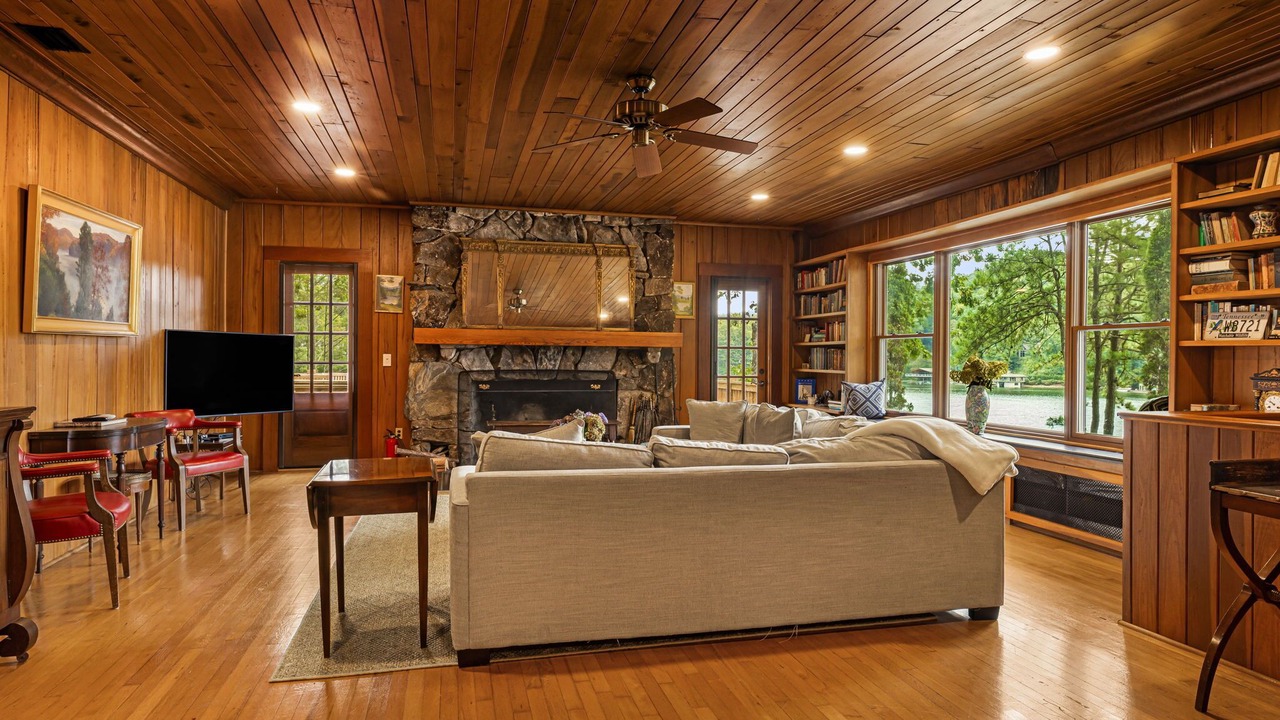 Photo of Livingroom in Tuxedo