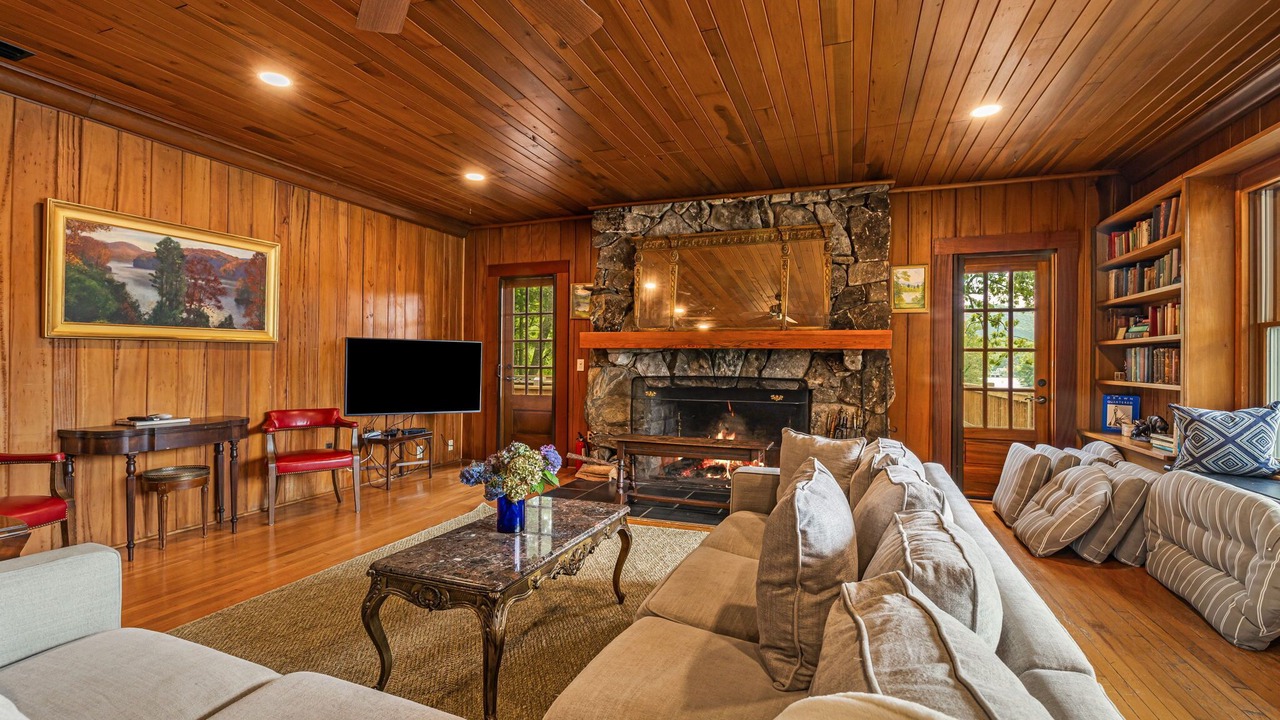 Photo of Livingroom in Tuxedo