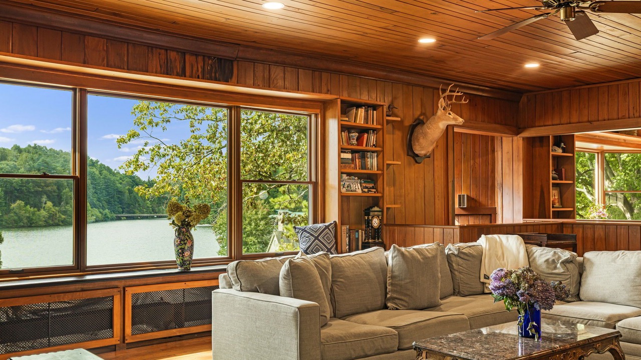 Photo of Livingroom in Tuxedo