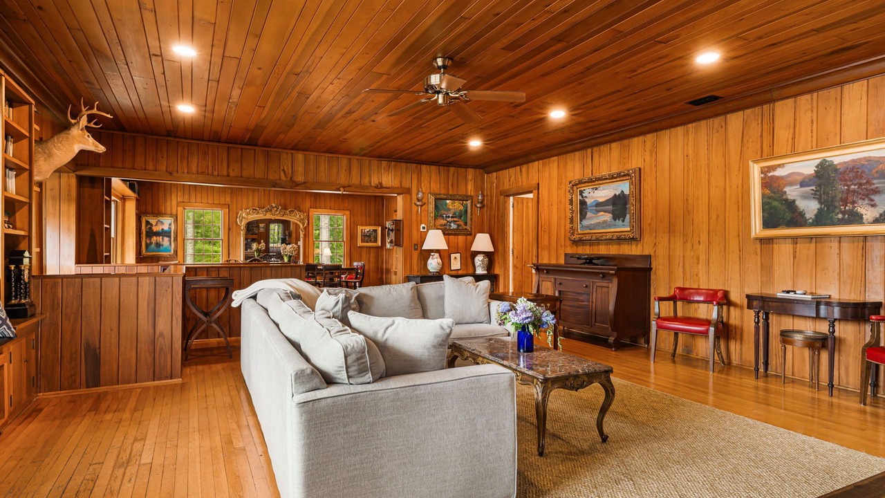 Photo of Livingroom in Tuxedo