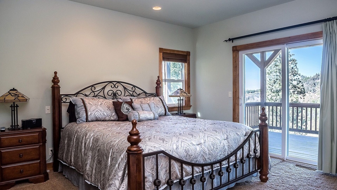Photo of Bedroom in Lake Arrowhead