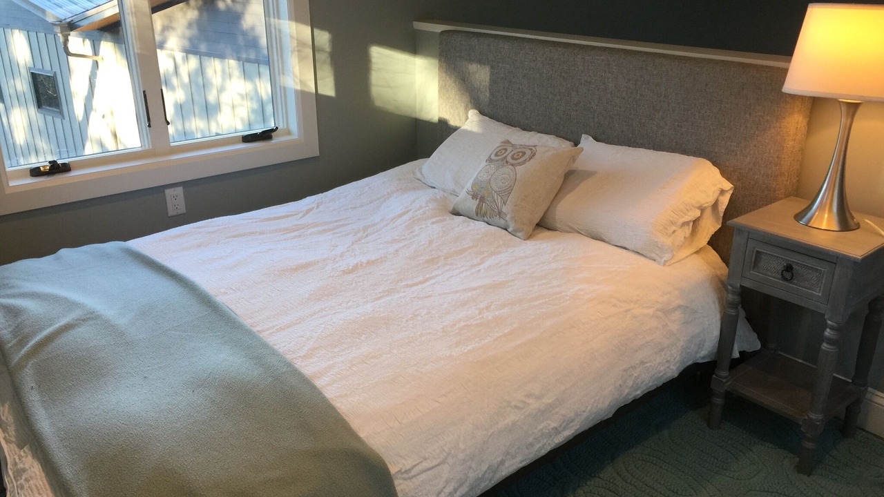Photo of Bedroom in Grove Park- Sunset