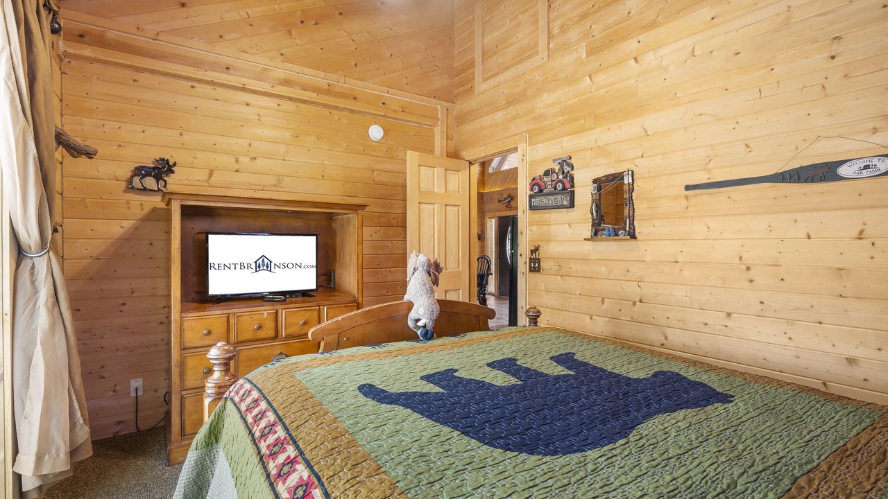Photo of Bedroom in Branson Cedars