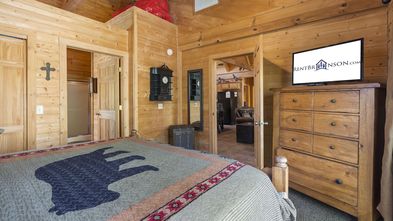 Photo of Bedroom in Branson Cedars