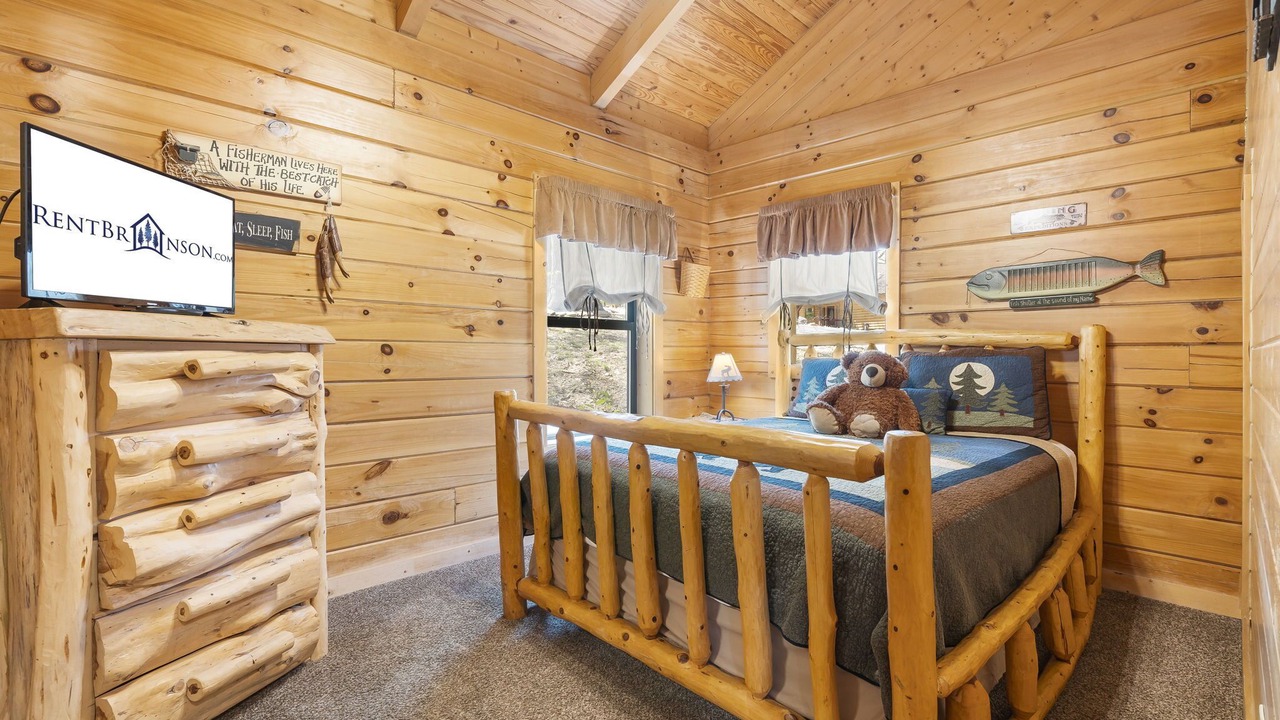 Photo of Bedroom in Branson Cedars