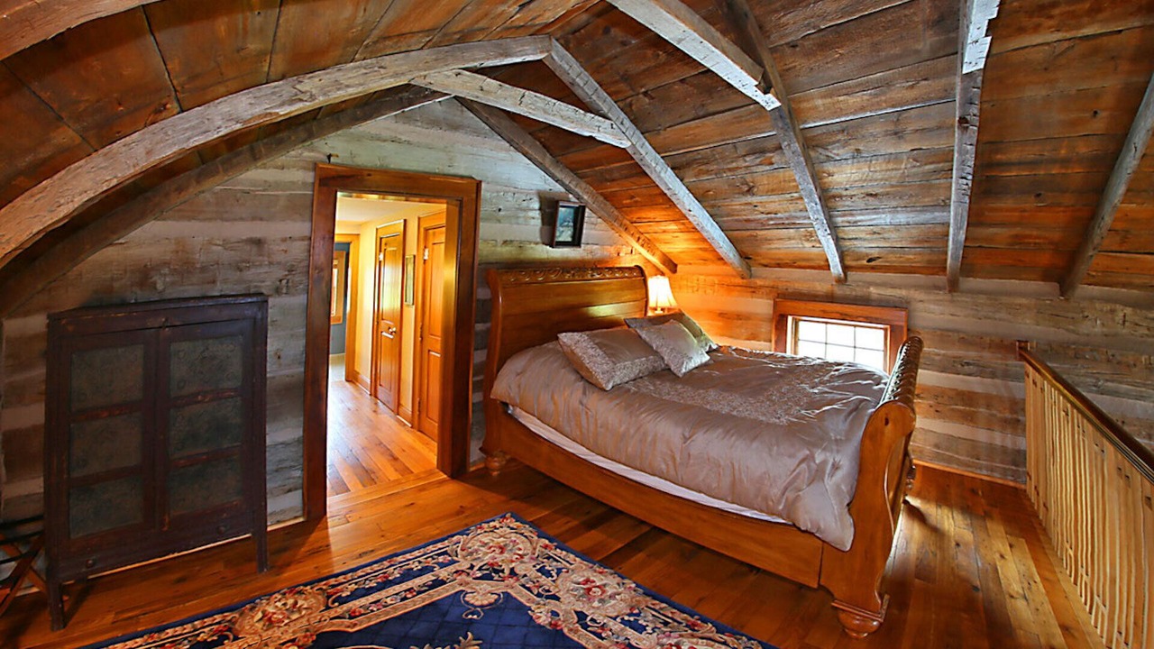 Photo of Bedroom in Clendenin