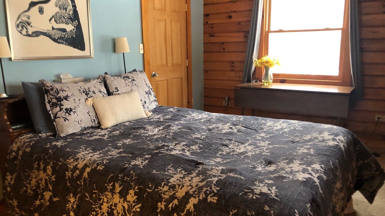 Photo of Bedroom in Moatsville