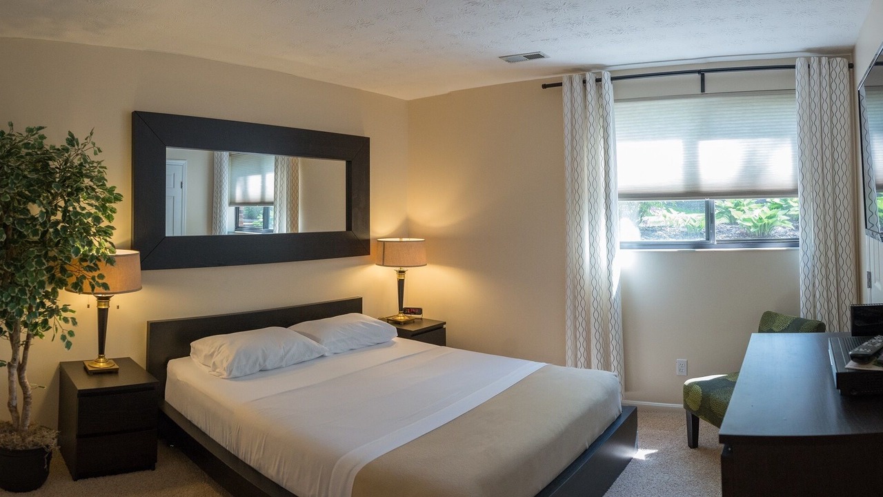 Photo of Bedroom in Roselawn Finance