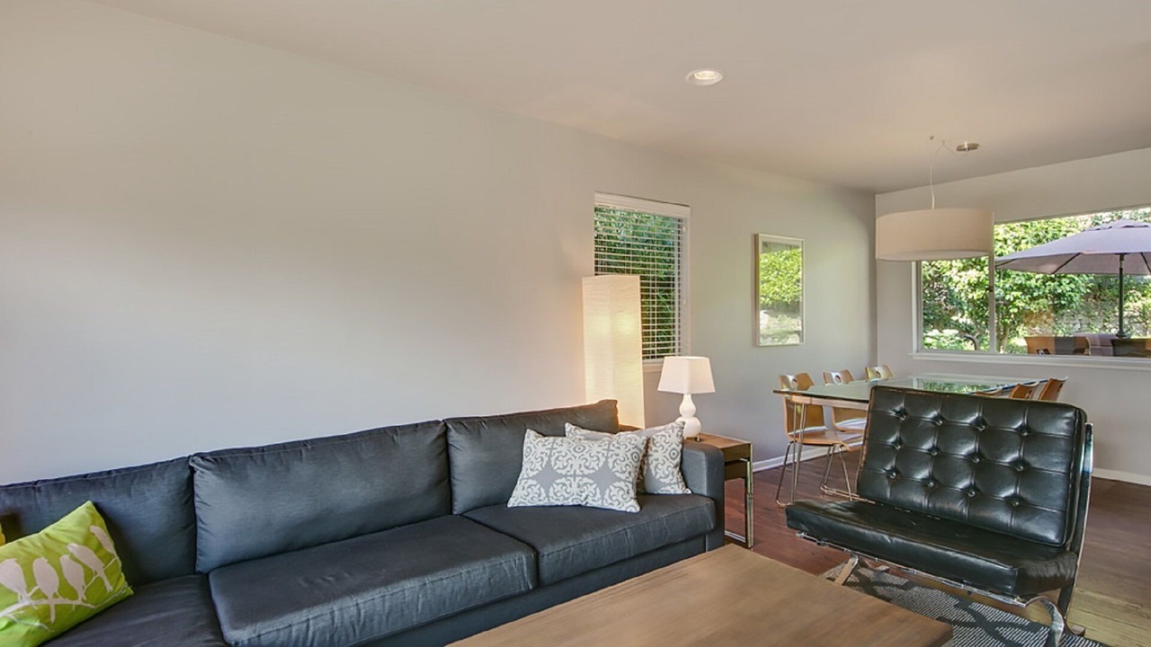 Photo of Livingroom in North Queen Anne