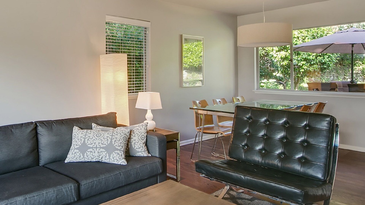 Photo of Livingroom in North Queen Anne