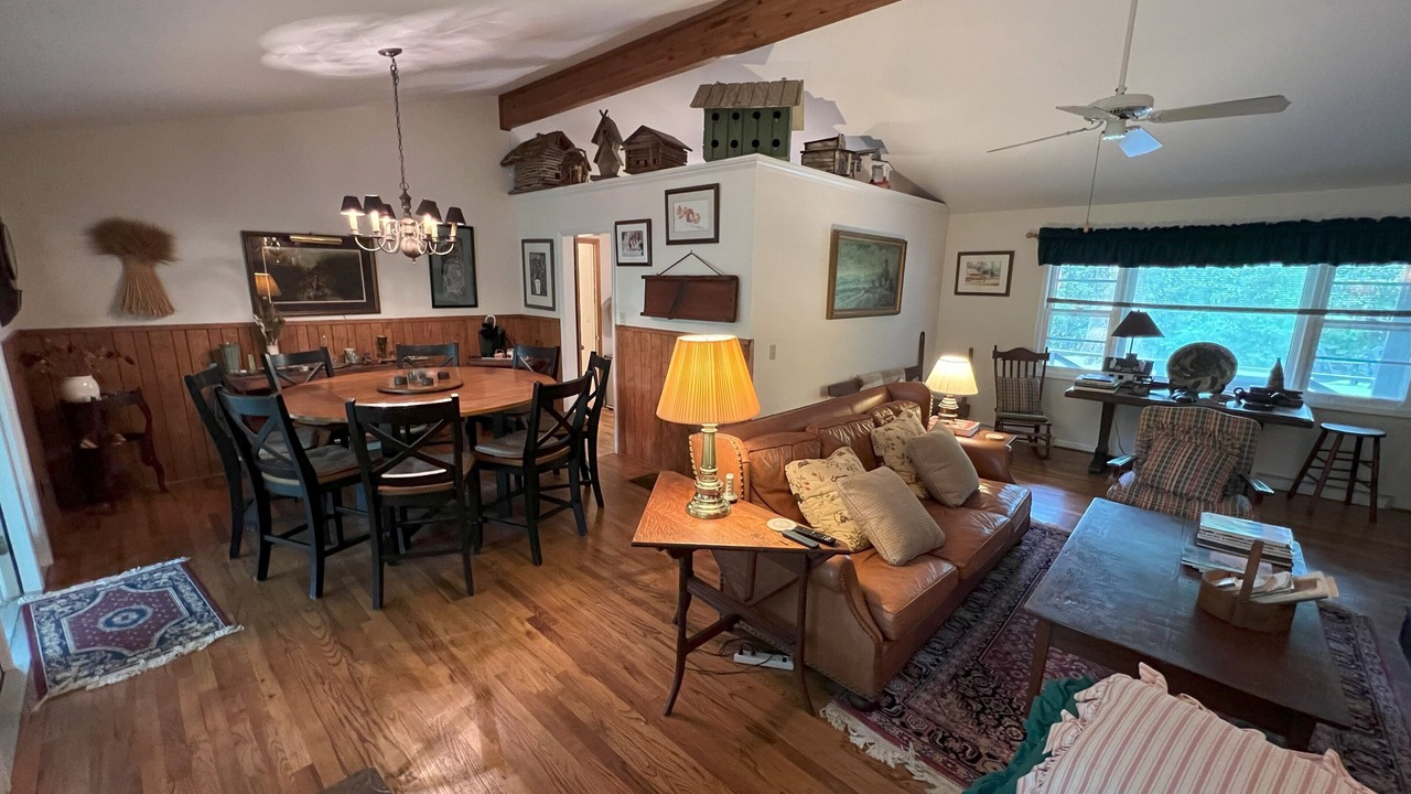 Photo of Livingroom in Mirror Lake