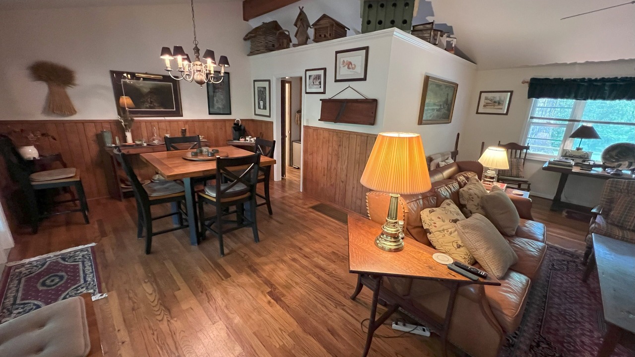 Photo of Livingroom in Mirror Lake
