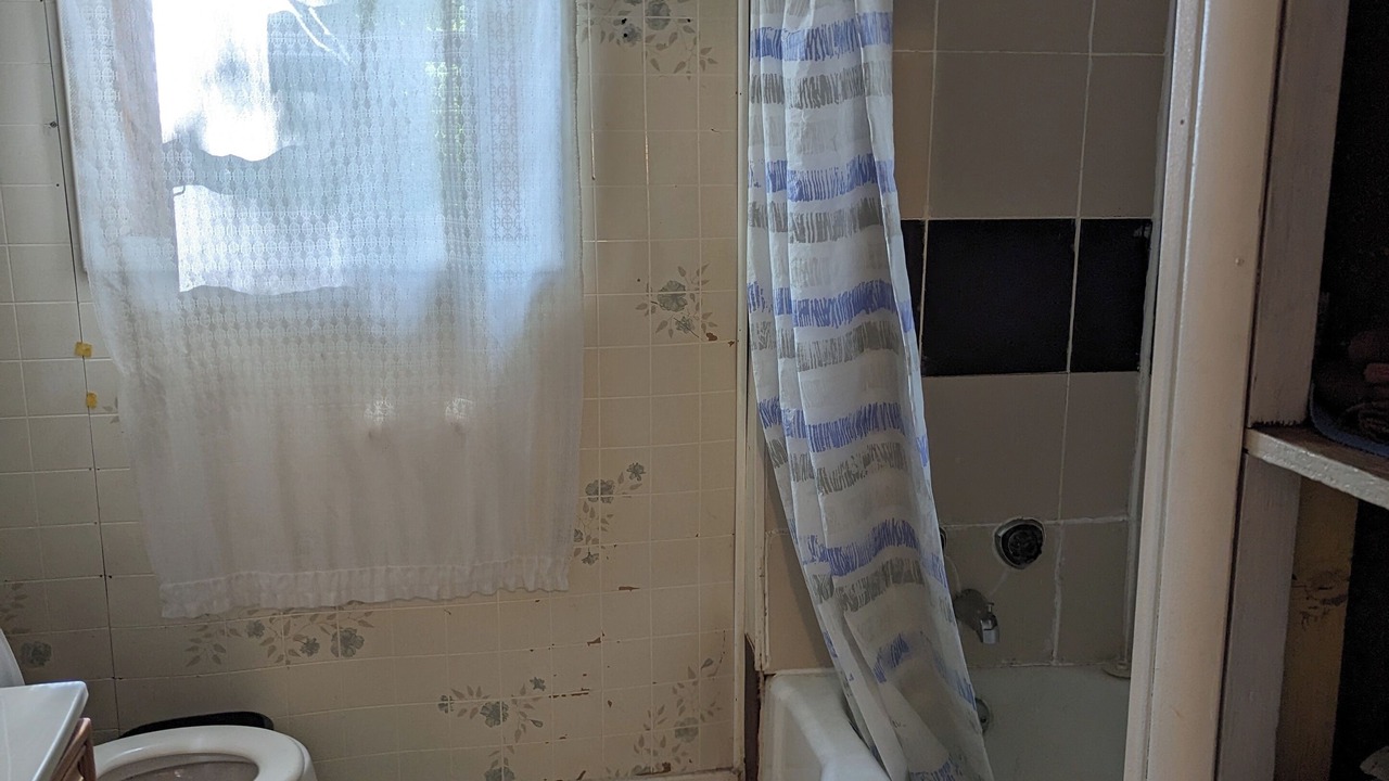 Photo of Bathroom in Elk Garden