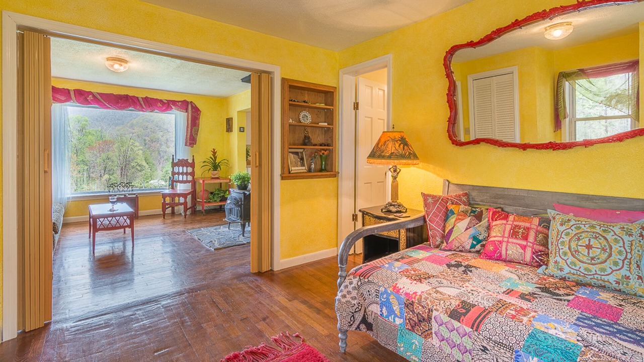 Photo of Livingroom in Roan Mountain