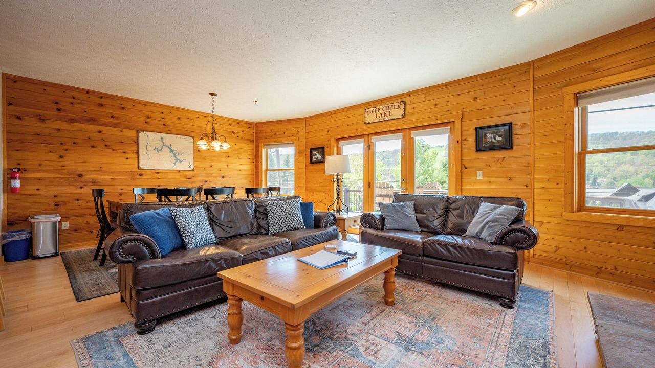 Photo of Livingroom in McHenry