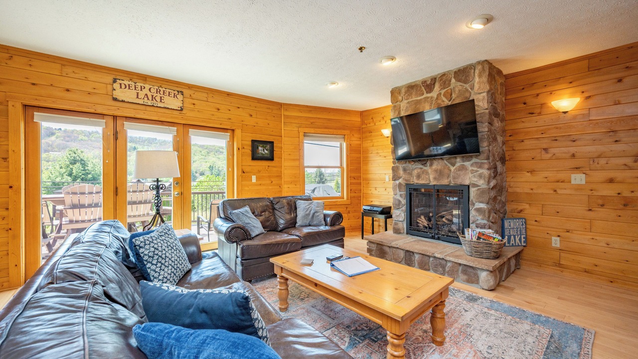 Photo of Livingroom in McHenry