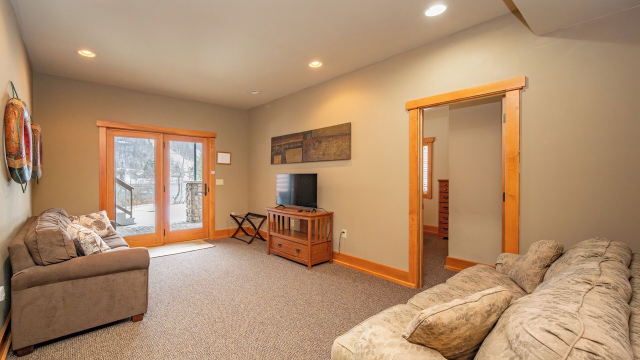 Photo of Livingroom in McHenry