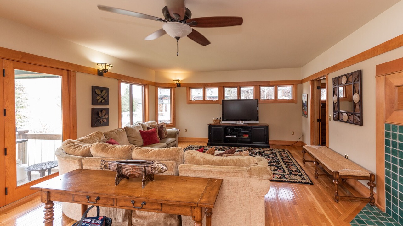 Photo of Livingroom in McHenry