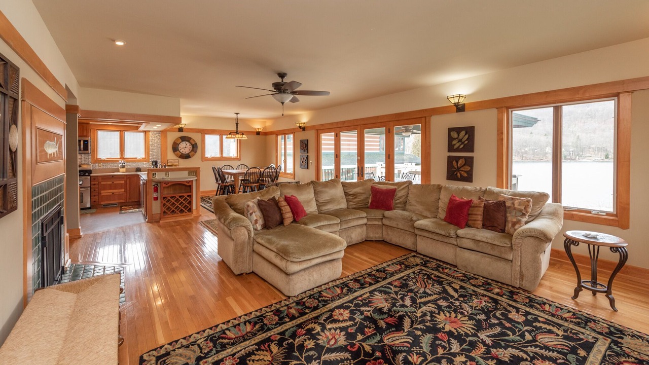 Photo of Livingroom in McHenry